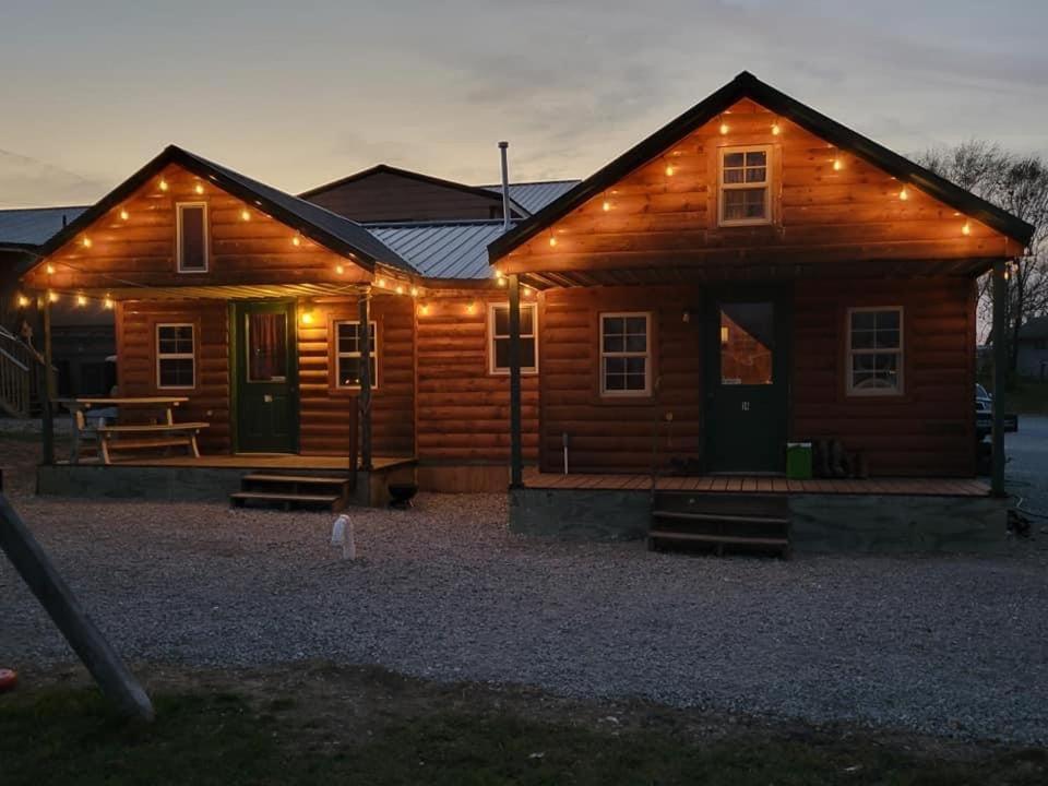 Country Cabins Hotel Chariton ภายนอก รูปภาพ