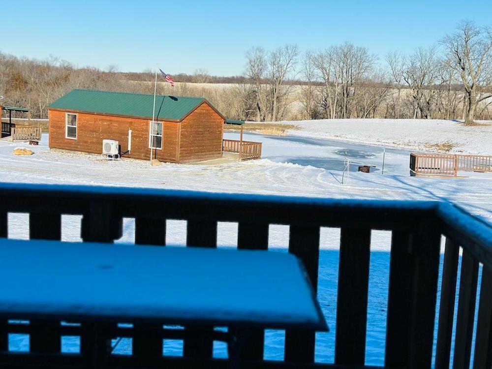 Country Cabins Hotel Chariton ภายนอก รูปภาพ