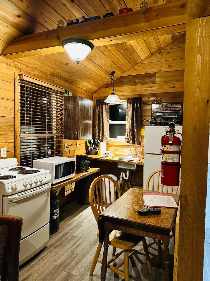 Country Cabins Hotel Chariton ภายนอก รูปภาพ