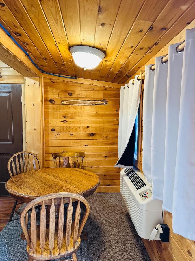 Country Cabins Hotel Chariton ภายนอก รูปภาพ